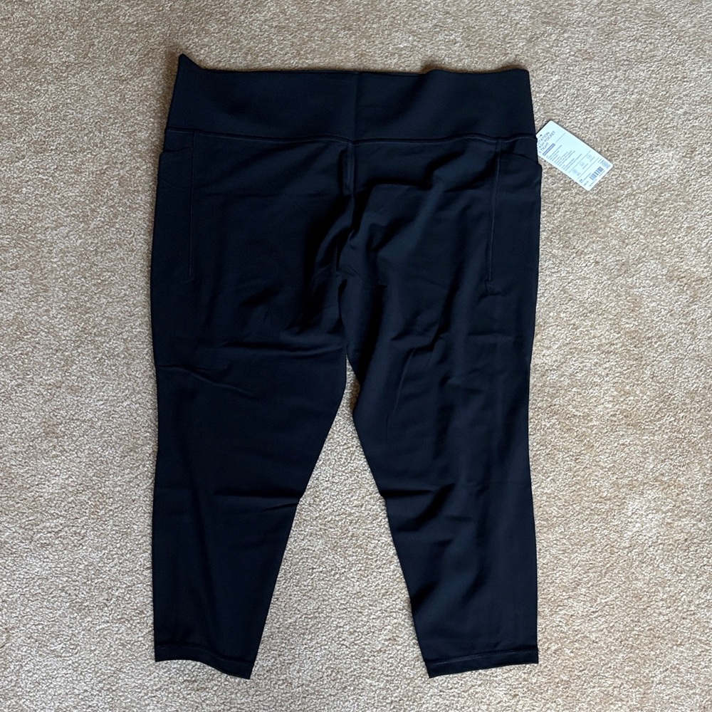 Athleta salutation stash pocket 2 II tight 3X NWT Black Cropped Pants leggings